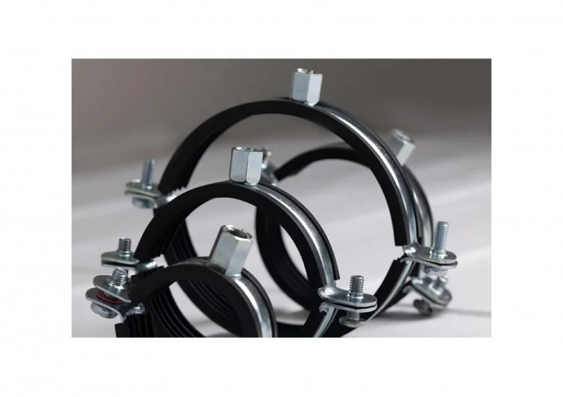 Хомут сантехнический с гайкой 1/2" 20-24мм М8